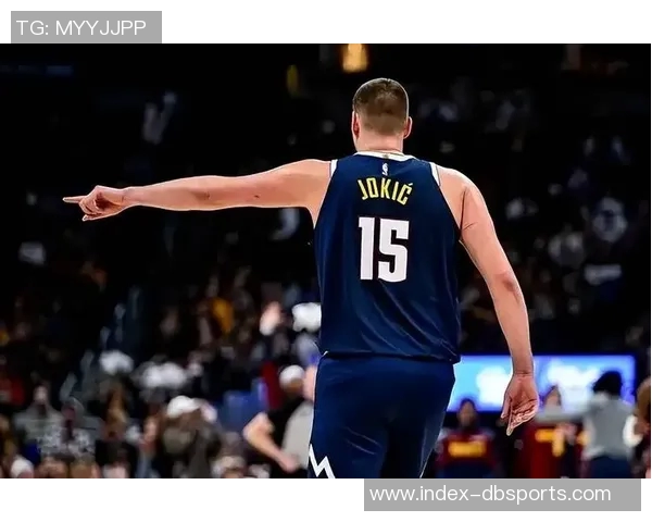 凯尔登约翰逊上半场表现出色攻防兼备贡献10分3篮板3抢断