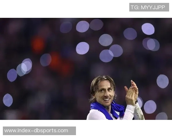 亚沙里赞美莫德里奇：与传奇球员同场竞技的珍贵体验