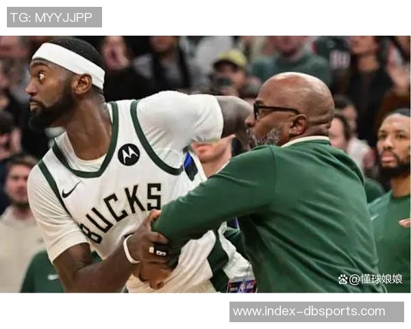 拳击手出击波蒂斯上篮遭无视犯规愤怒重拳击打篮架引发热议